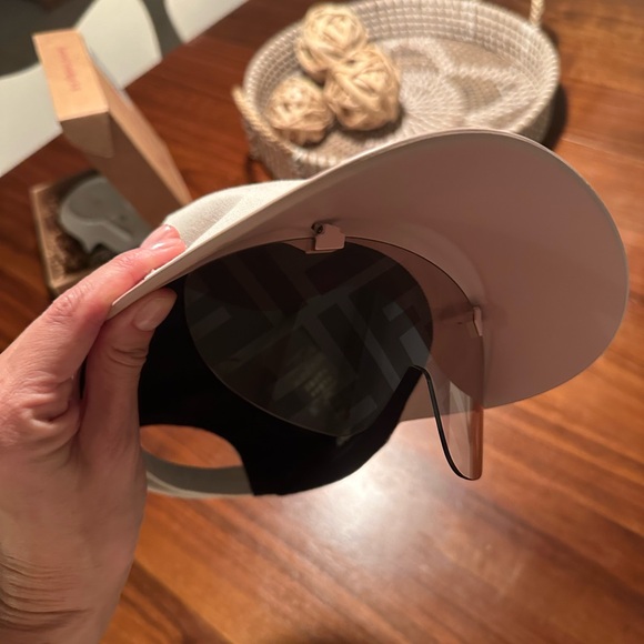 Fendi hat with sunglasses - Picture 8 of 10